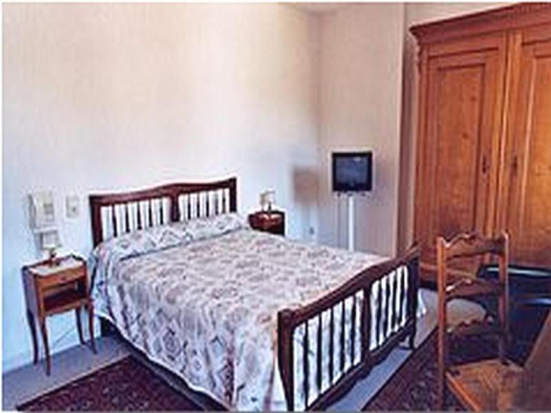 Hotel De Paris Poligny  Værelse billede