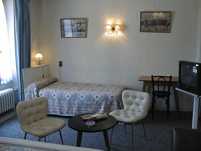 Hotel De Paris Poligny  Eksteriør billede