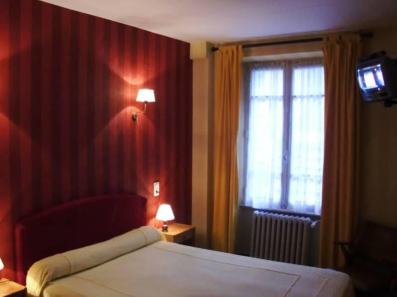 Hotel De Paris Poligny  Eksteriør billede